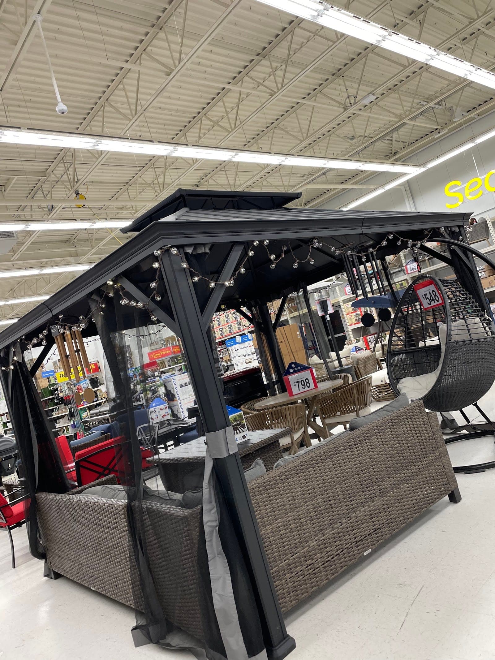 Walmart Vision Centre (photo: sara, via Google)