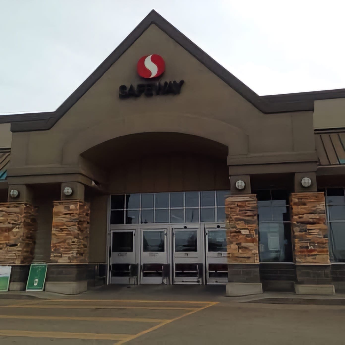 Safeway Pharmacy Wetaskiwin (photo: Lazarus, via Google)