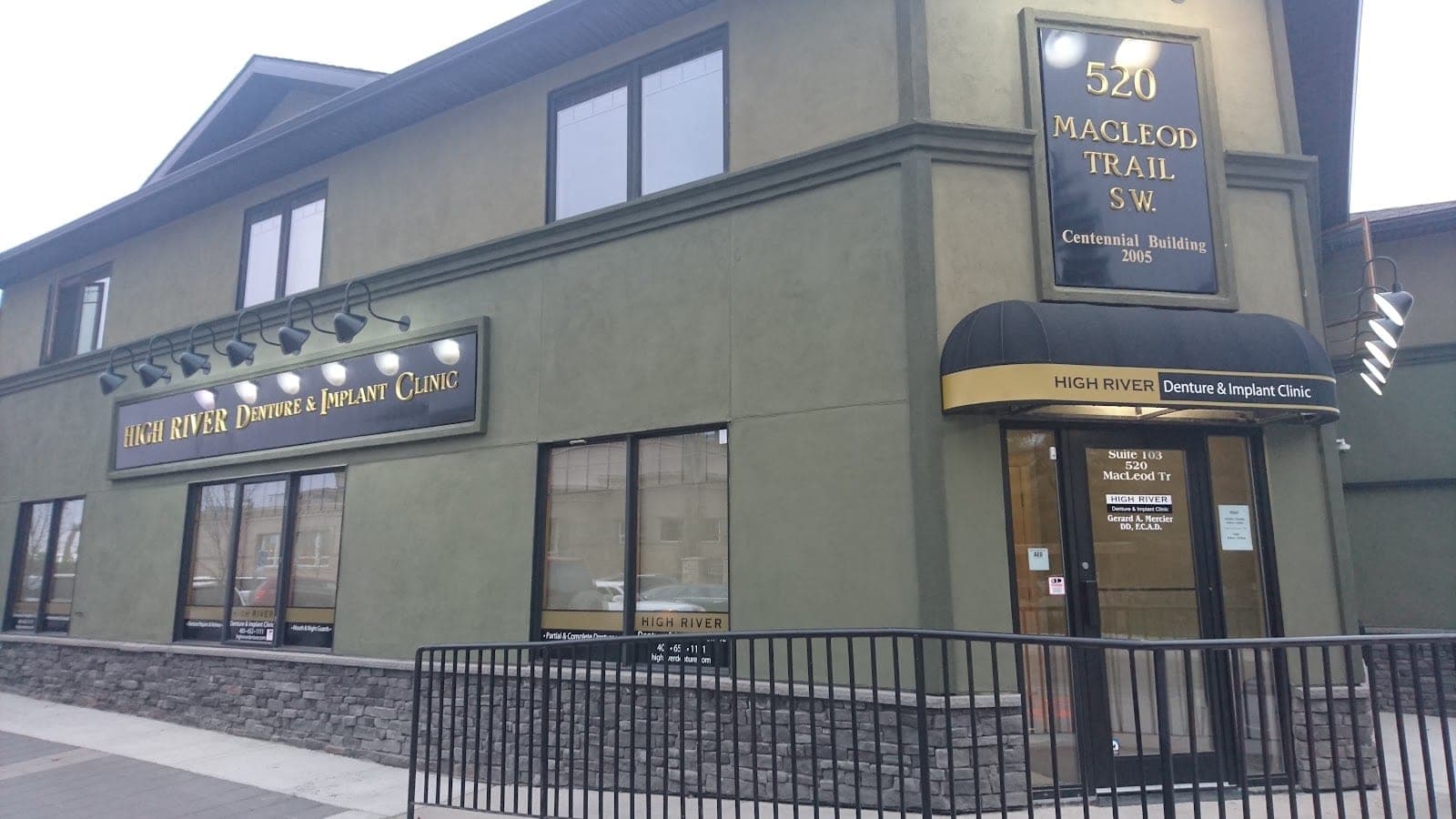 High River Denture Clinic (photo: Obi1kaswabby, via Google)