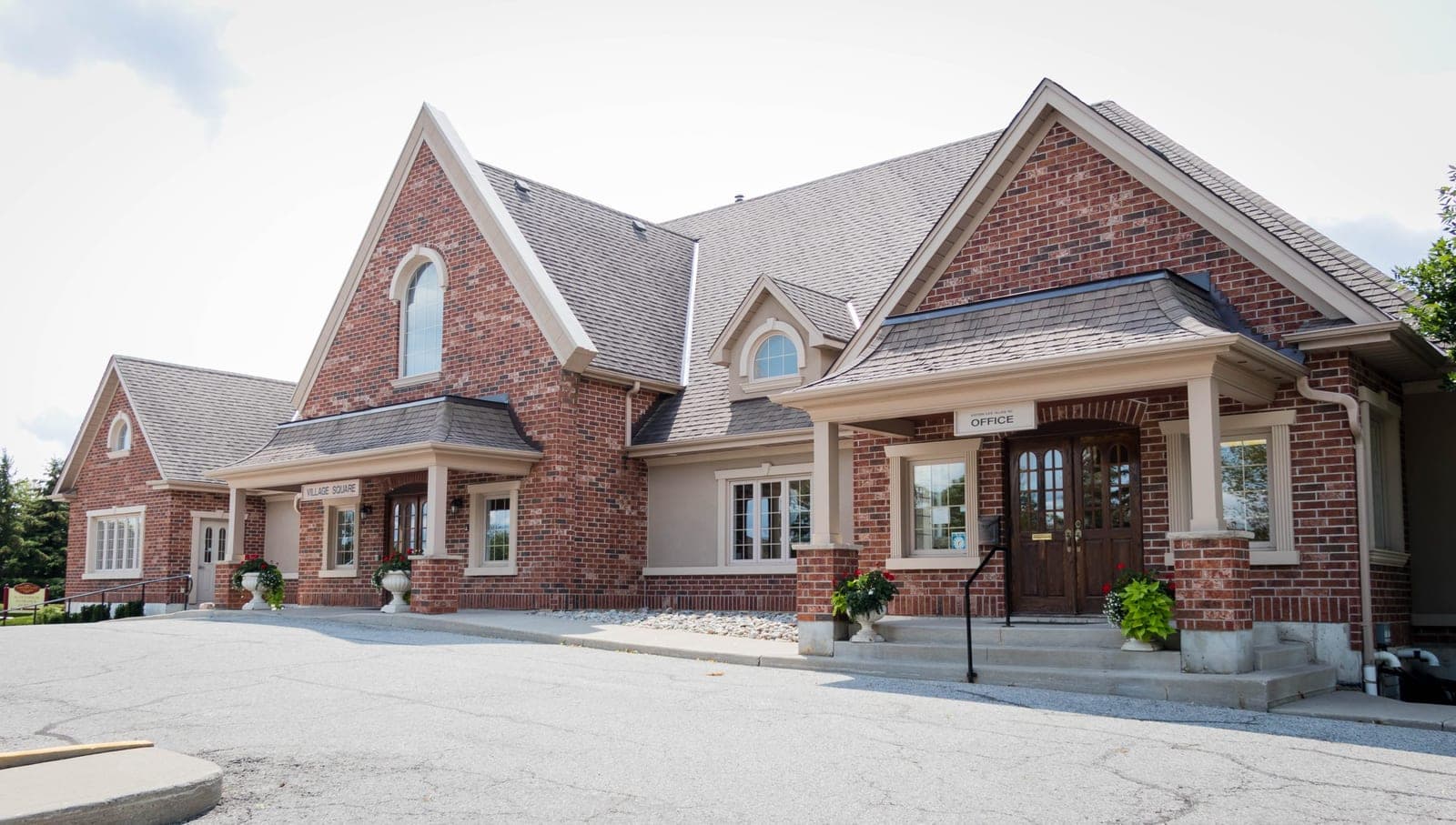 SeniorHome.ca - Eastern Gate Village
