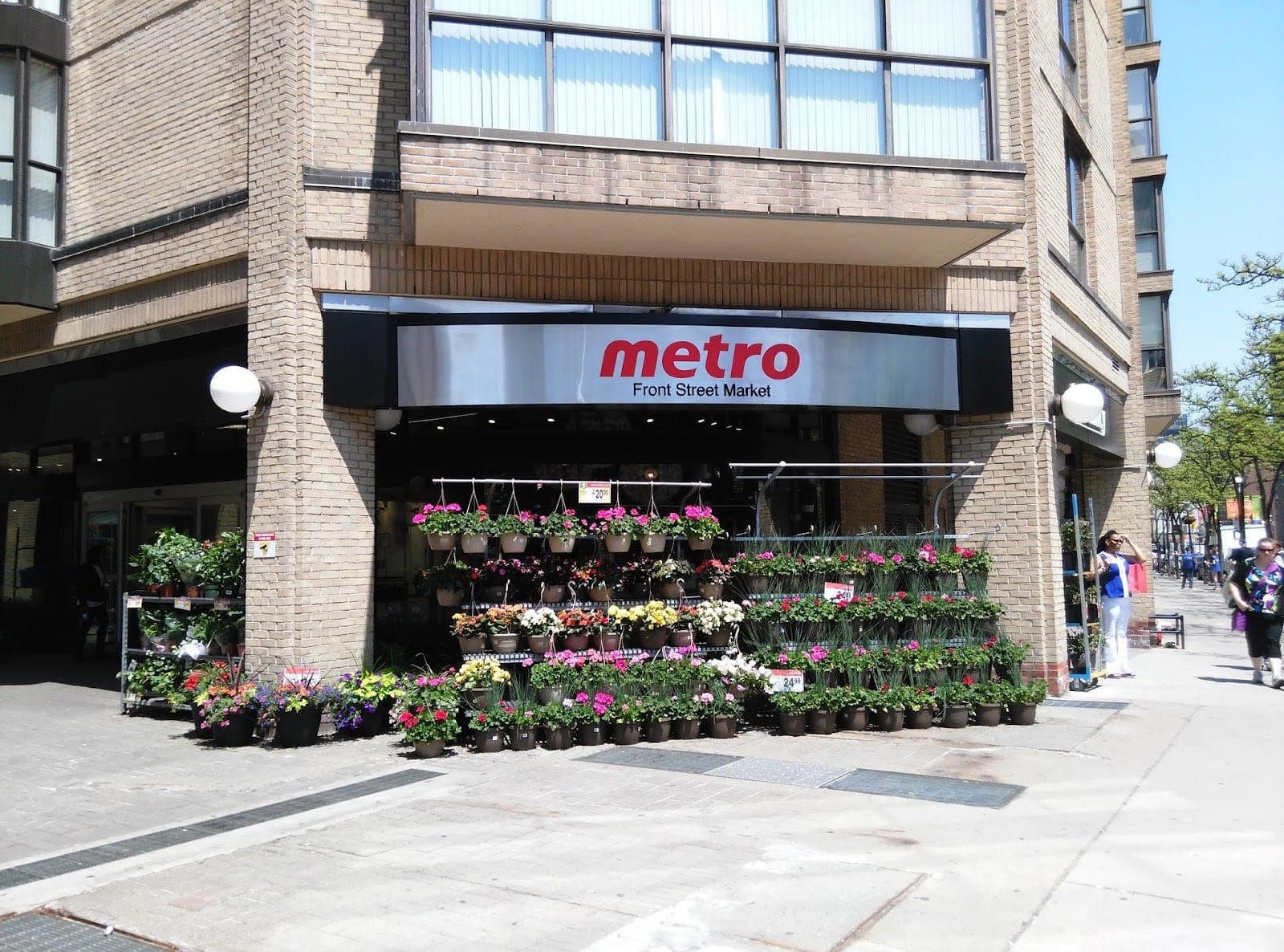 Metro Pharmacy (photo: Chen Shaowei, via Google)