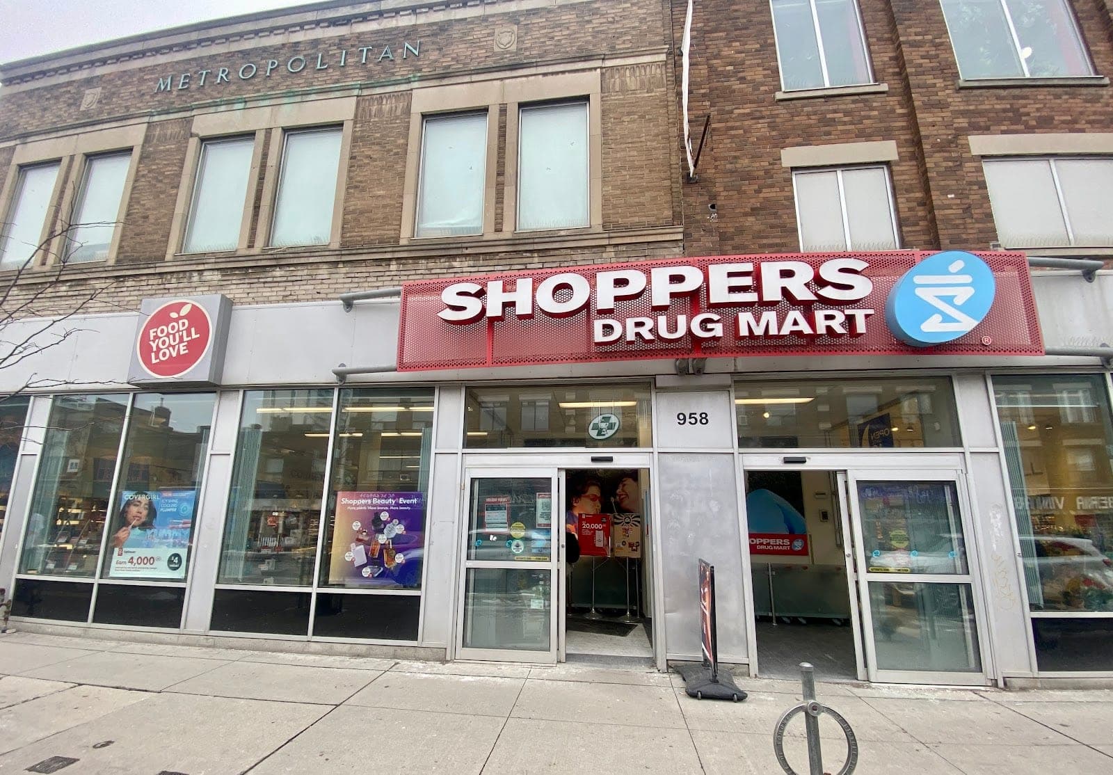 Shoppers Drug Mart (photo: scott ewen, via Google)