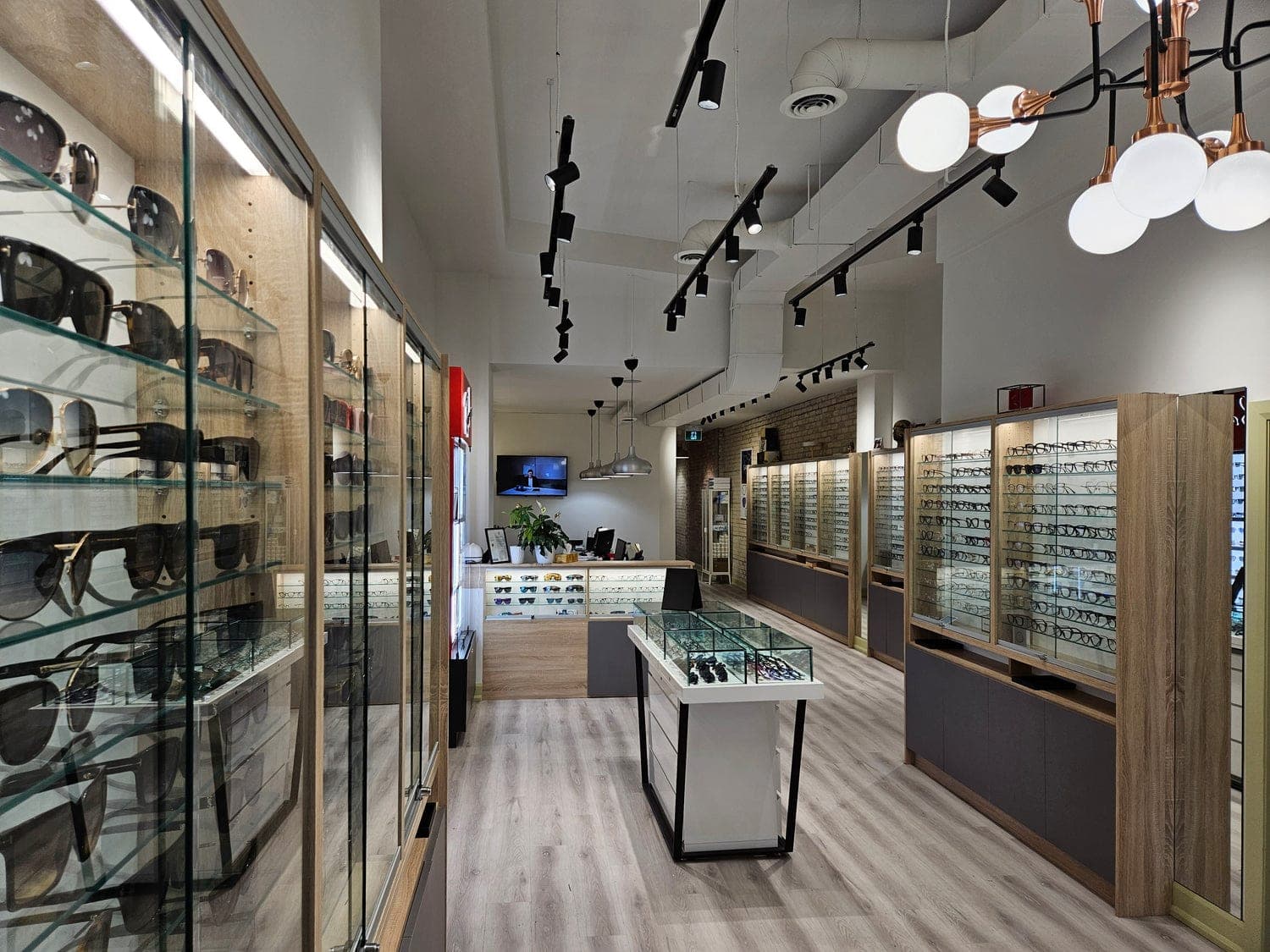SeniorHome.ca - Glass Monocle Eyecare