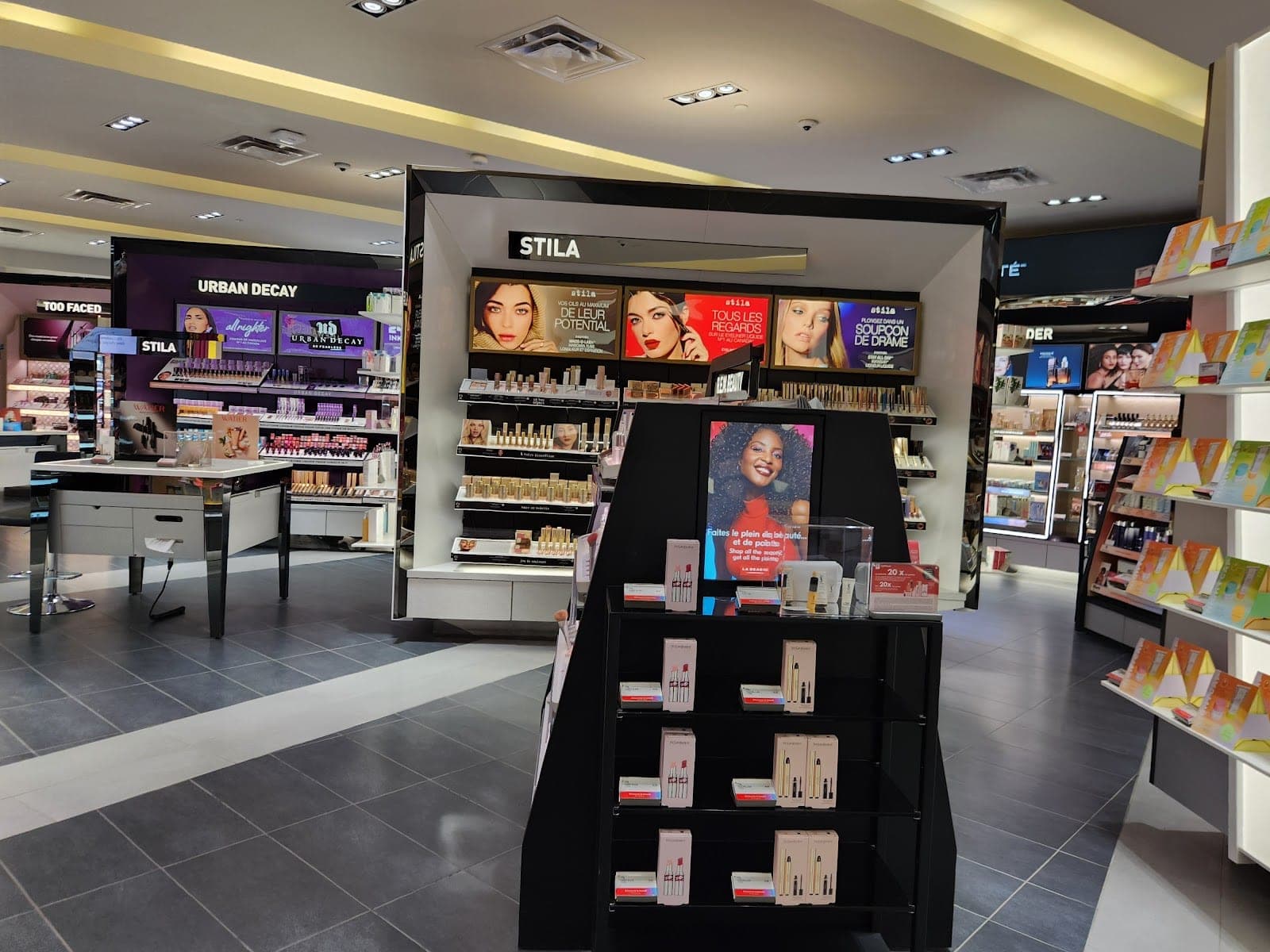 Shoppers Drug Mart (photo: Alan Dennis, Baron of Cowie, via Google)