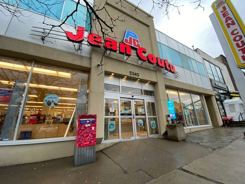 Pharmacy Jean Coutu (photo: Tom Bombadil, via Google)