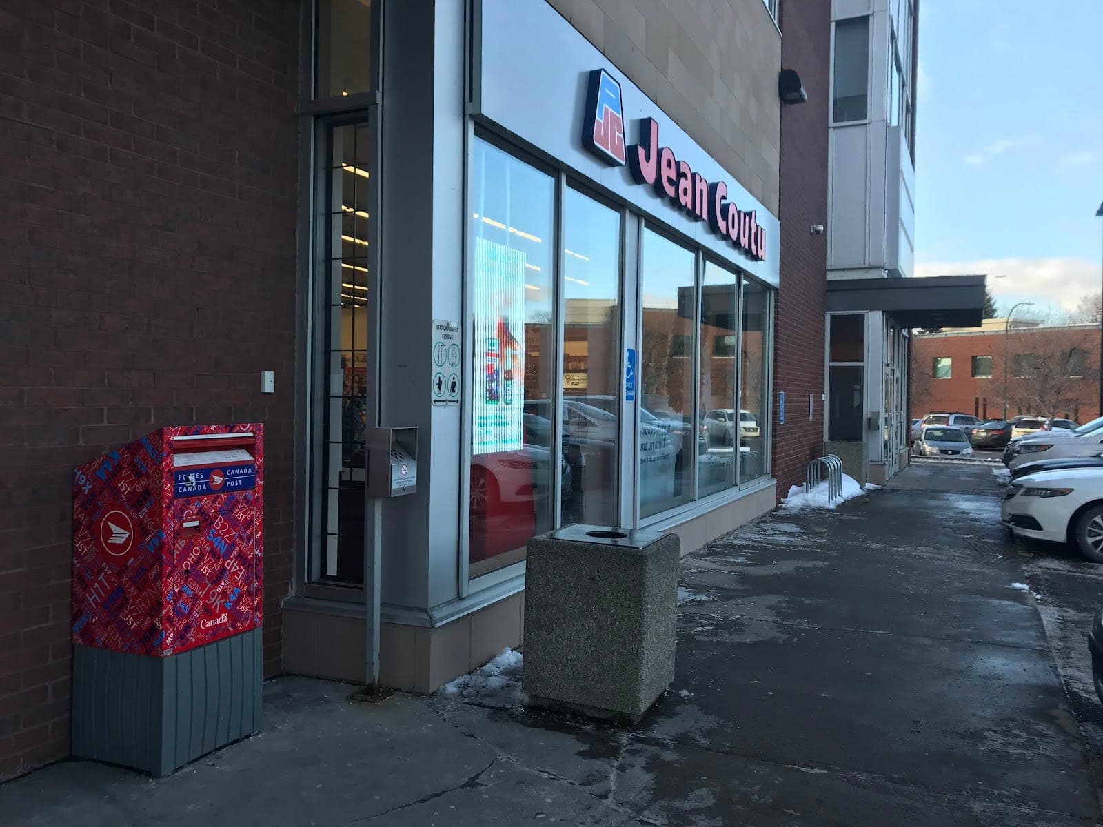 Jean Coutu Pharmacy (photo: Colette Tremblay, via Google)