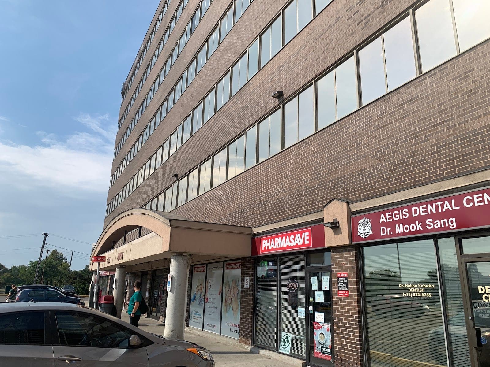Pharmasave Bank Street Pharmacy (photo: Alireza Mohammadzadeh, via Google)