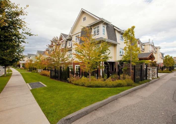 Clarendon Court - Photo 1