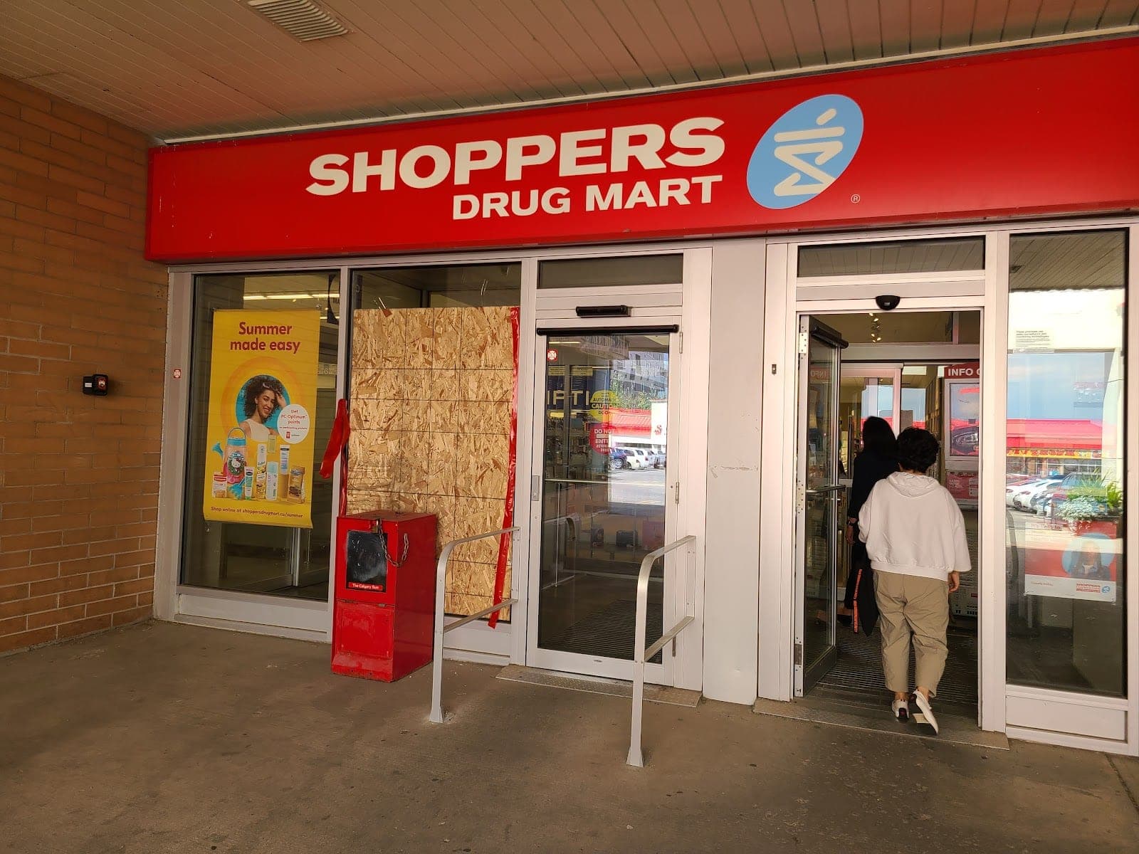 Shoppers Drug Mart (photo: Mapae, via Google)
