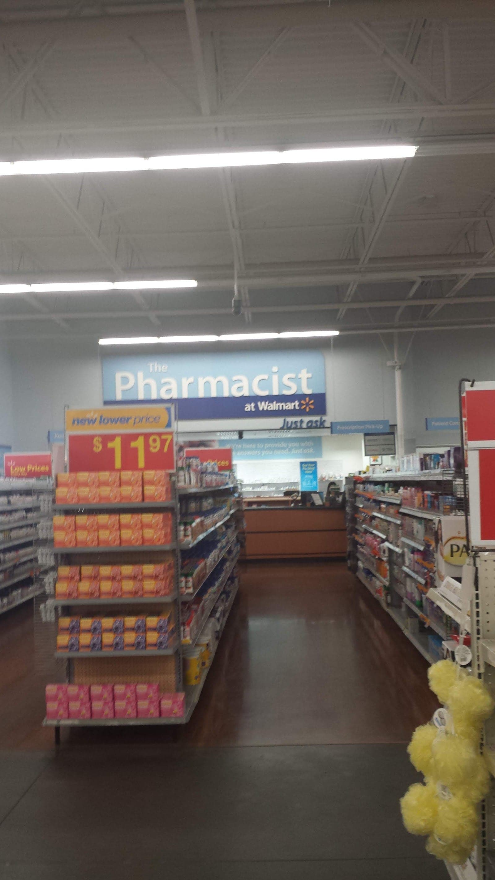 Walmart Pharmacy (photo: Mustafa Ibrahim, via Google)