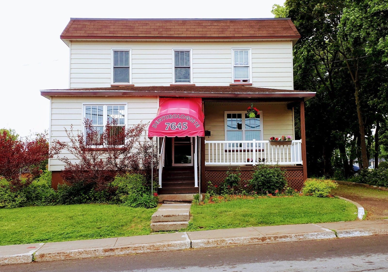 Marie-Claire Morin Denturologiste -continuité de Robert Létourneau- Charlesbourg (photo: Colette de Lottinville, via Google)