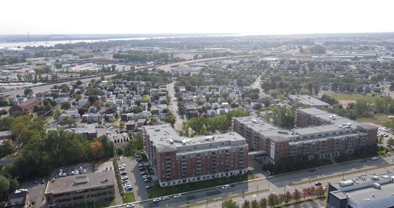 Résidence pour personnes âgées des Bâtisseurs - Place Belvédère - Photo 1