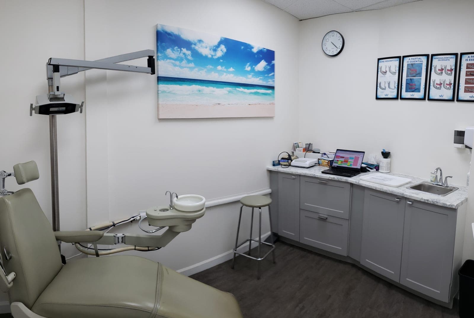 SeniorHome.ca - Main Street Denture Clinic