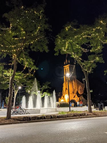 Queen's Square - Photo 1