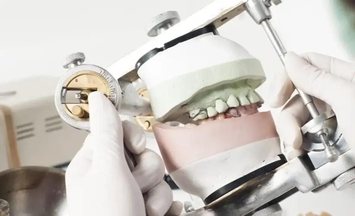 SeniorHome.ca - Clinique de Denturologie Sarra Kefi
