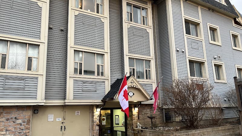 Buckingham Manor - Photo 1