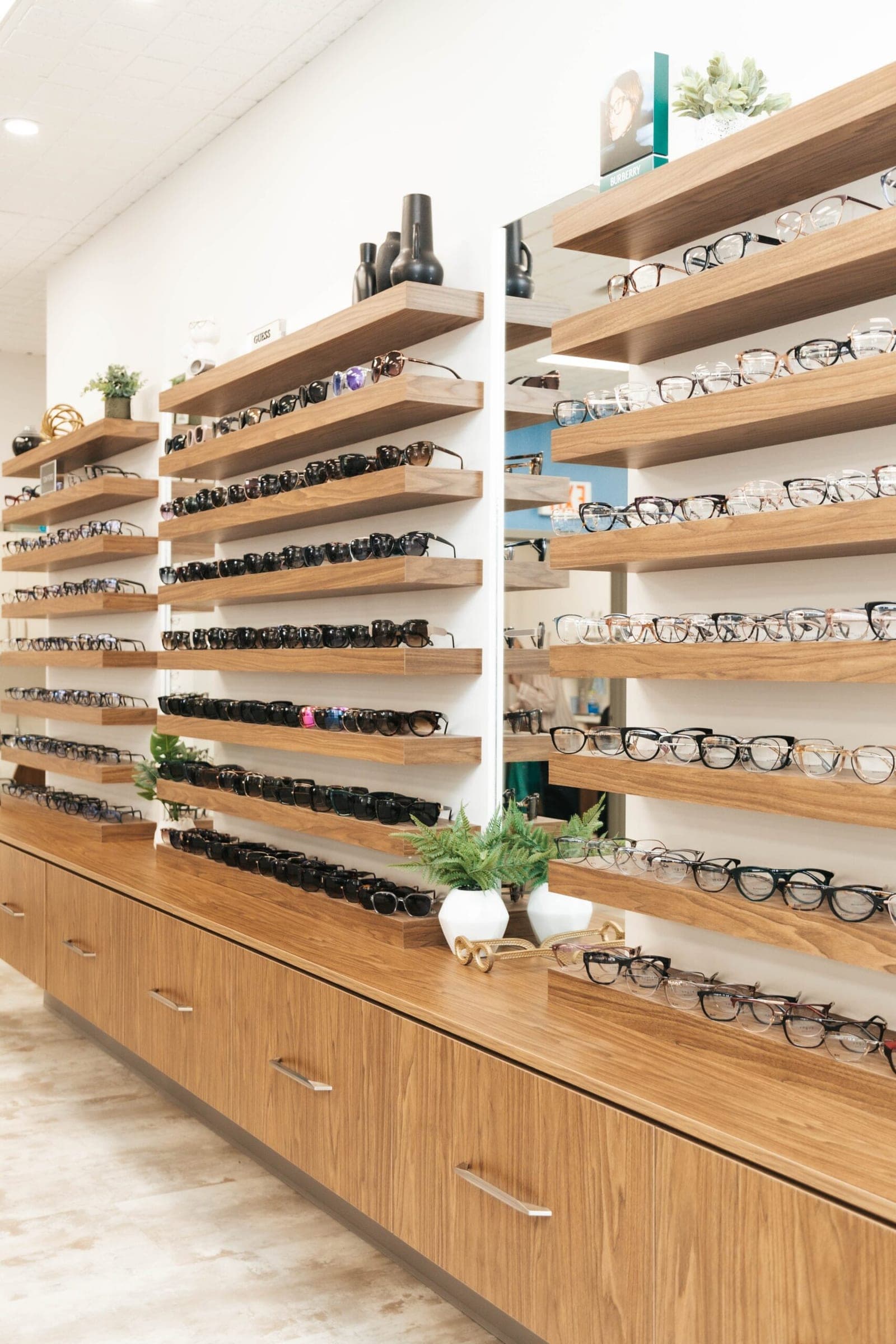 SeniorHome.ca - Dr. Jason Morris & Dr. Shaffin Gulamhusein - Studio Eye Care London