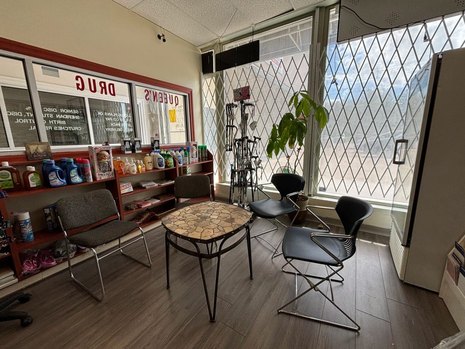 SeniorHome.ca - Queens Drug Mart