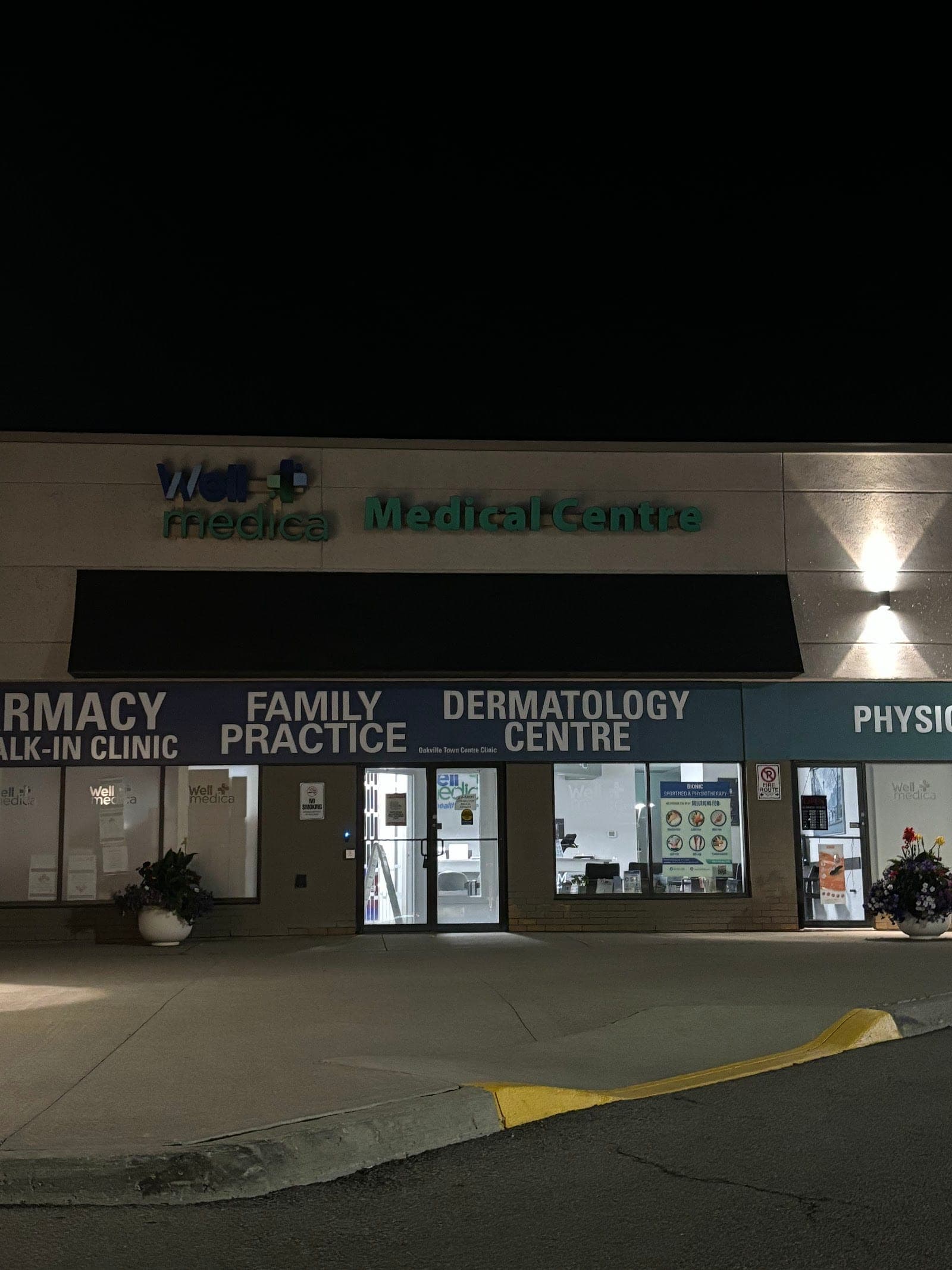 Wellmedica Oakville Town Centre Pharmacy (photo: Sebastian Soare, via Google)