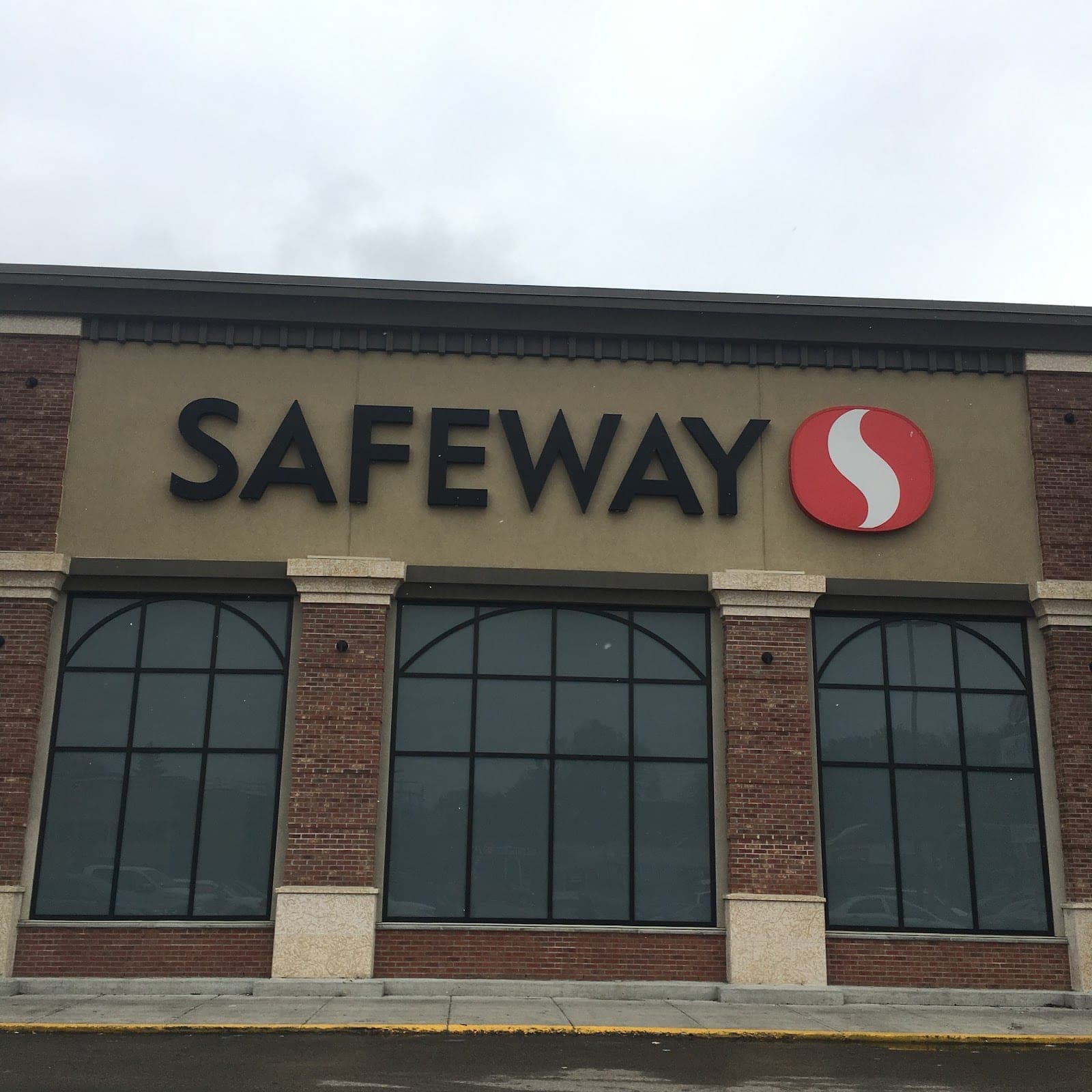 Safeway Cathedral Pharmacy (photo: Šimun Petar Jelavić, via Google)