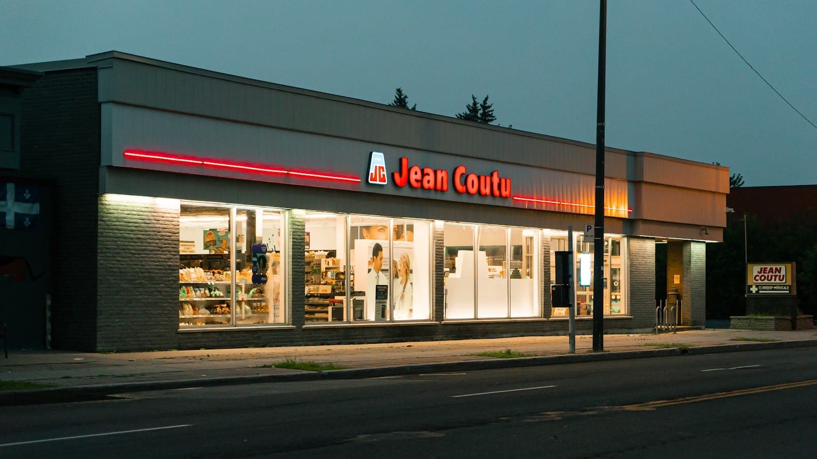 PJC Jean Coutu (photo: Leos74, via Google)