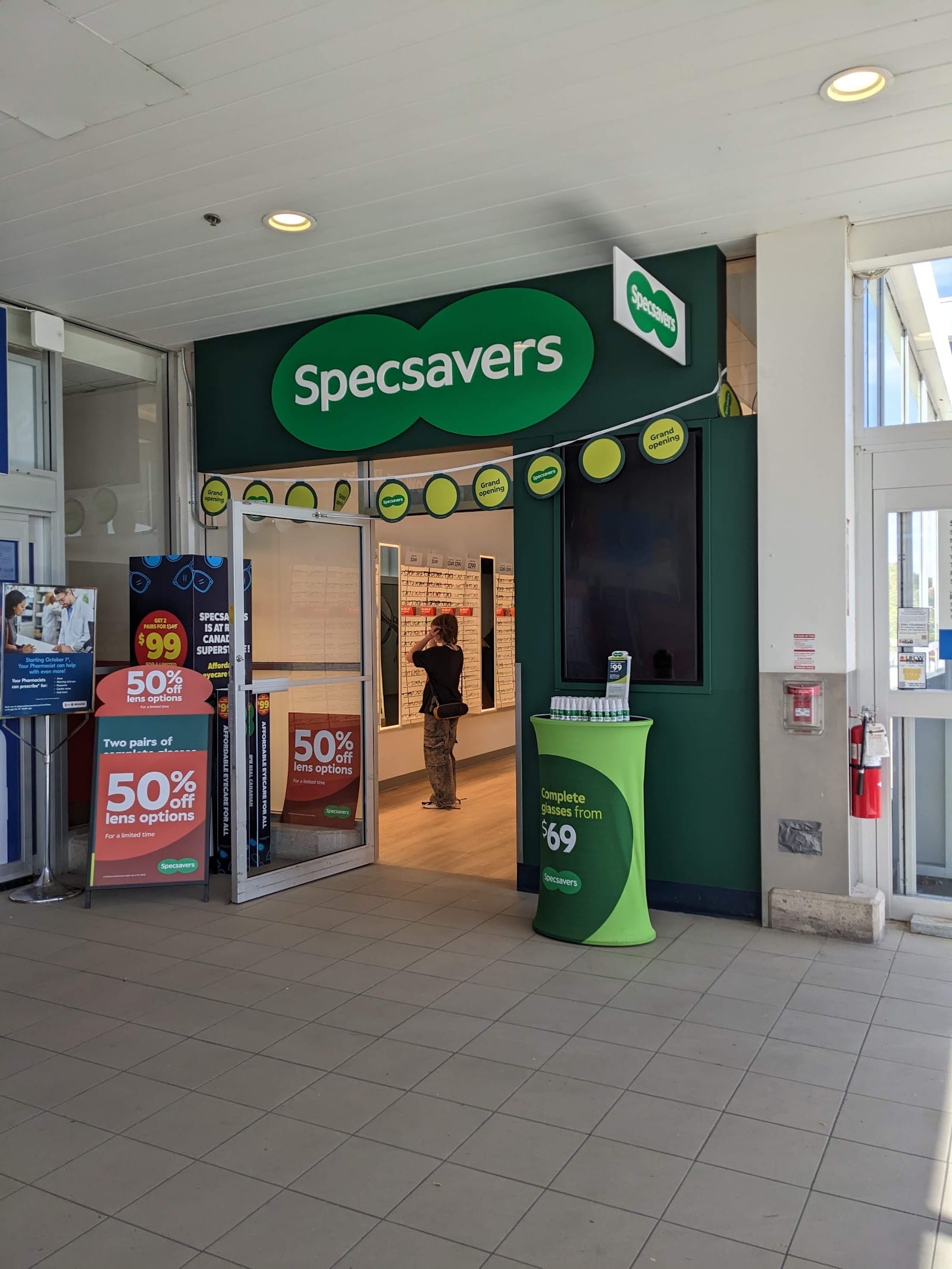 Specsavers Louth Street St Catharines Real Canadian Superstore (photo: JC Le, via Google)