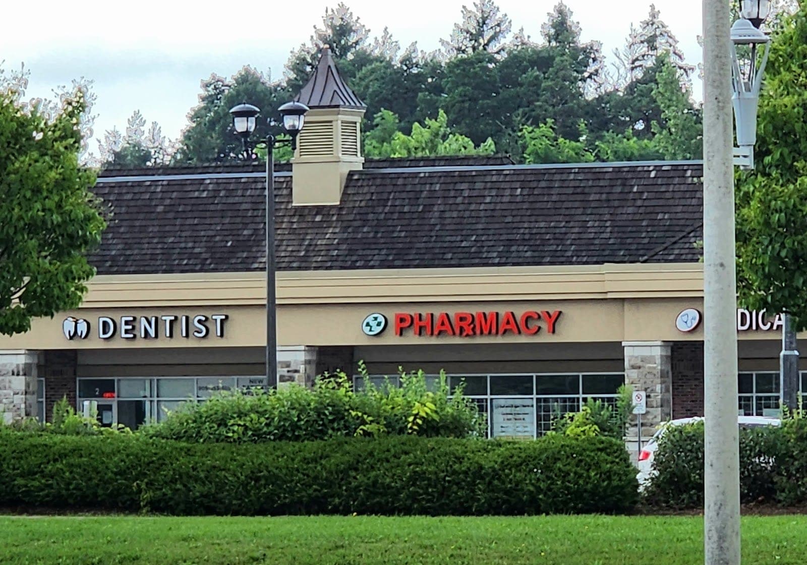 Dufferin Major Pharmacy (photo: Bruce, via Google)