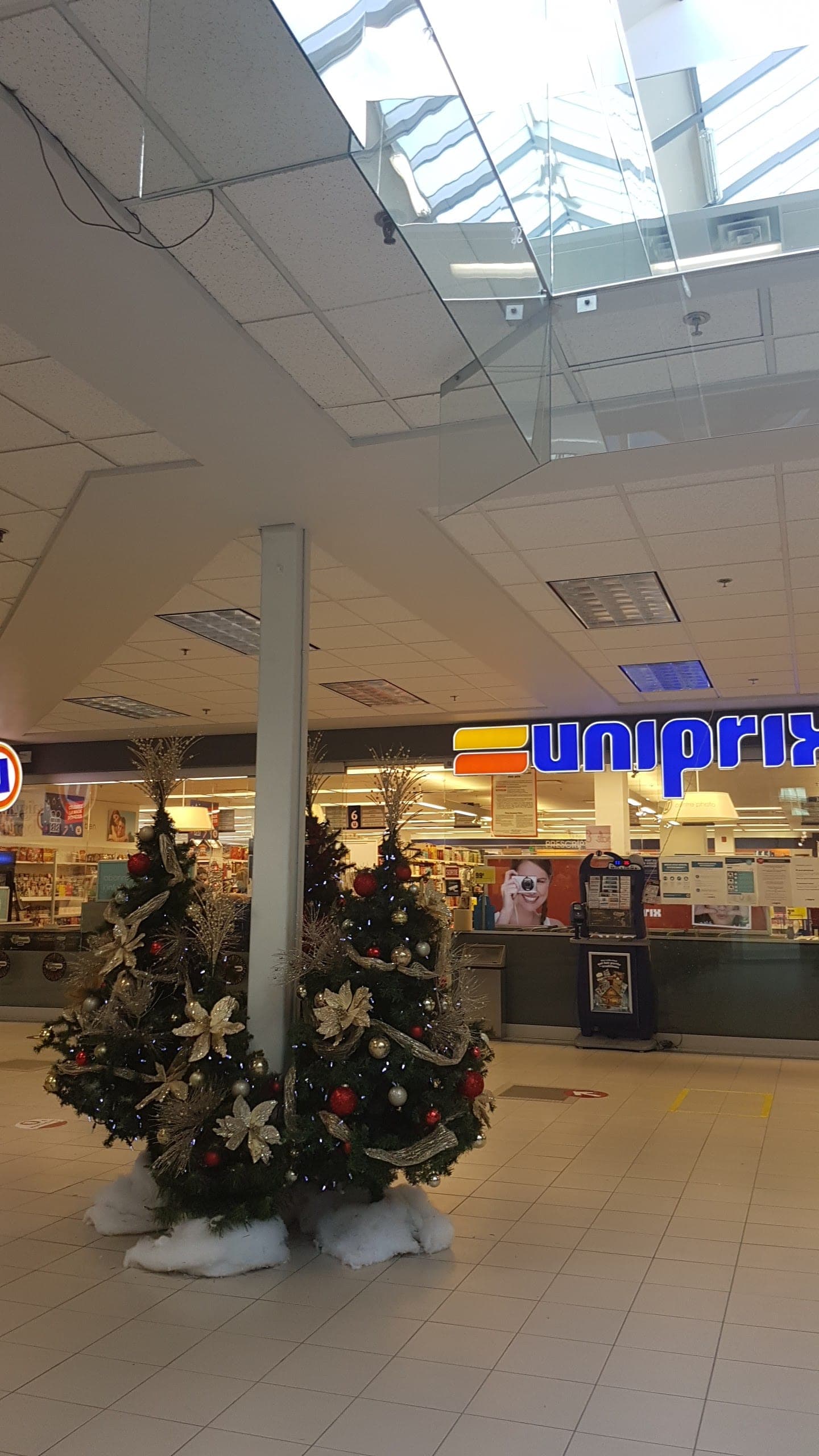 Uniprix (photo: IceMatter, via Google)