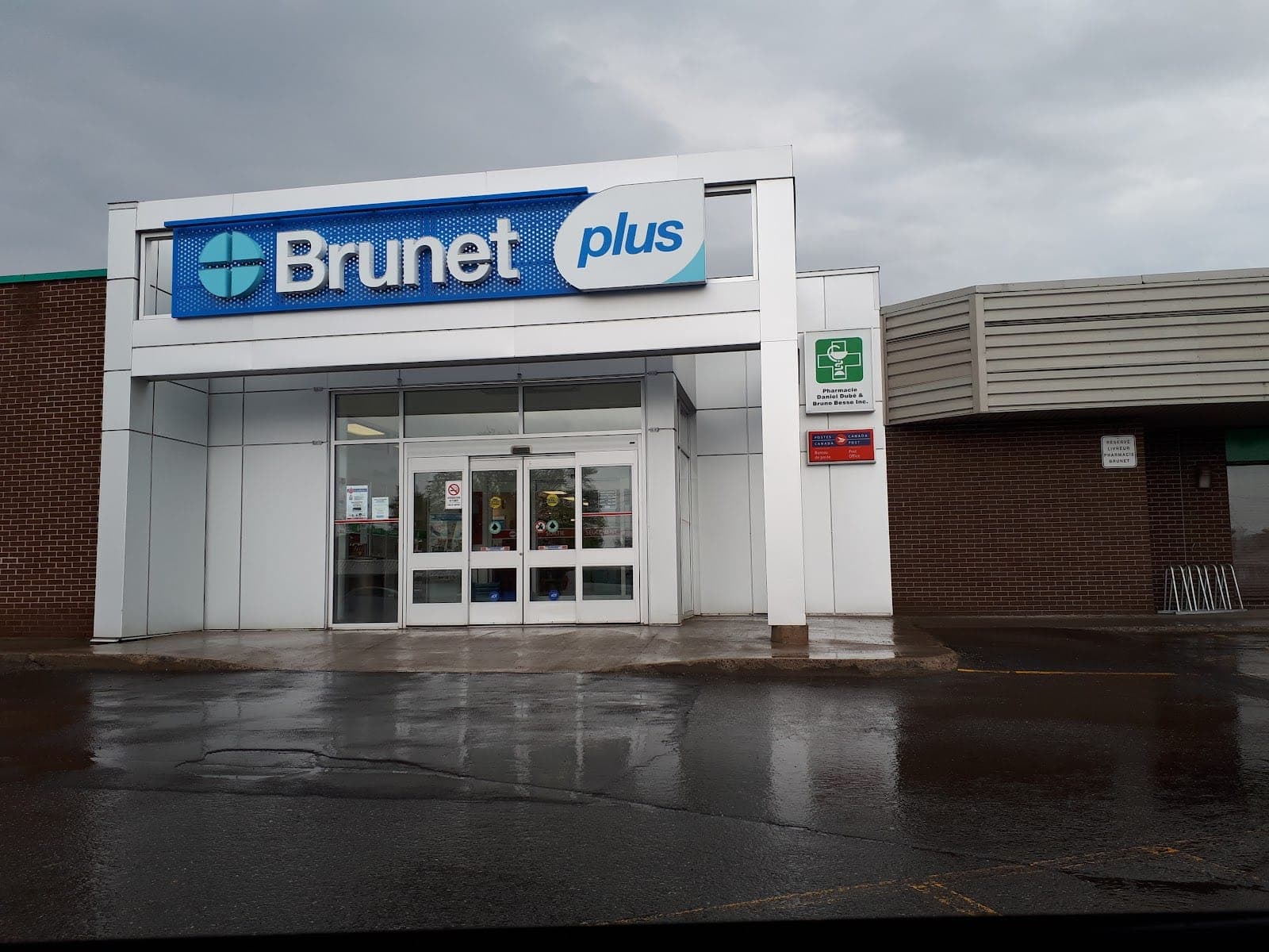 Brunet C. Faucher, J-P. Paradis, pharm. prop. Affiliés (photo: Ian Dominique, via Google)