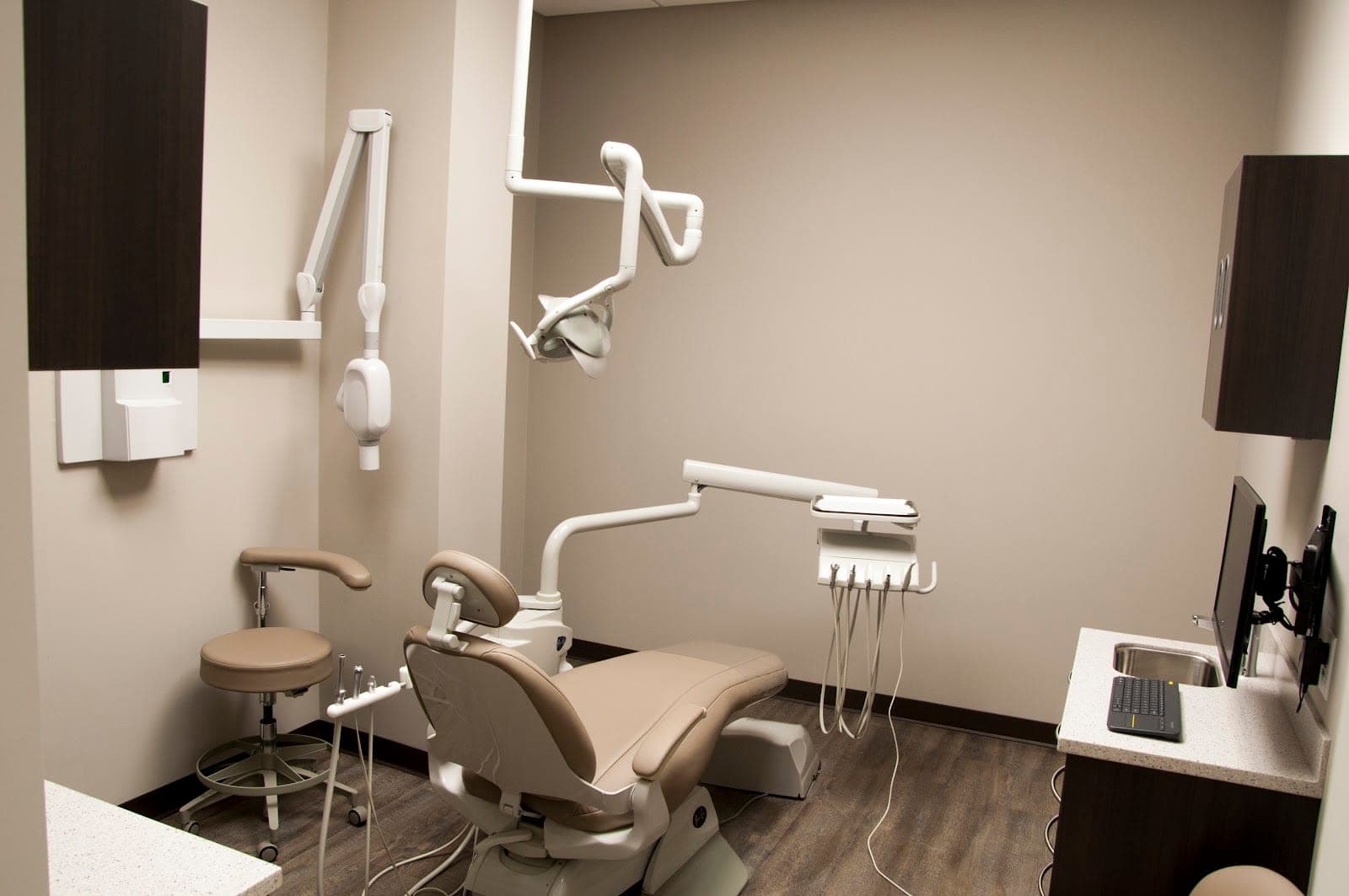 Bardgett Smile Center - Dentures and Implants Clinic (photo: Bardgett Smile Center - Dentures and Implants Clinic, via Google)