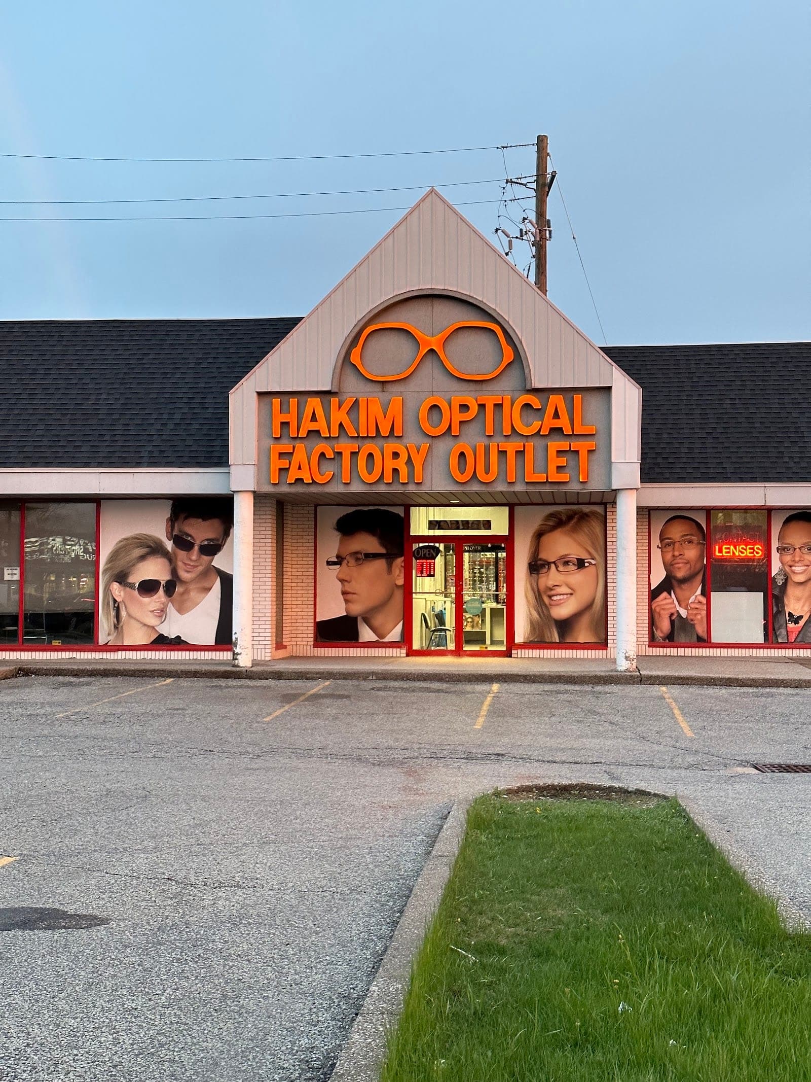 Hakim Optical Windsor - Tecumseh Rd. (photo: Nikhil Narang, via Google)