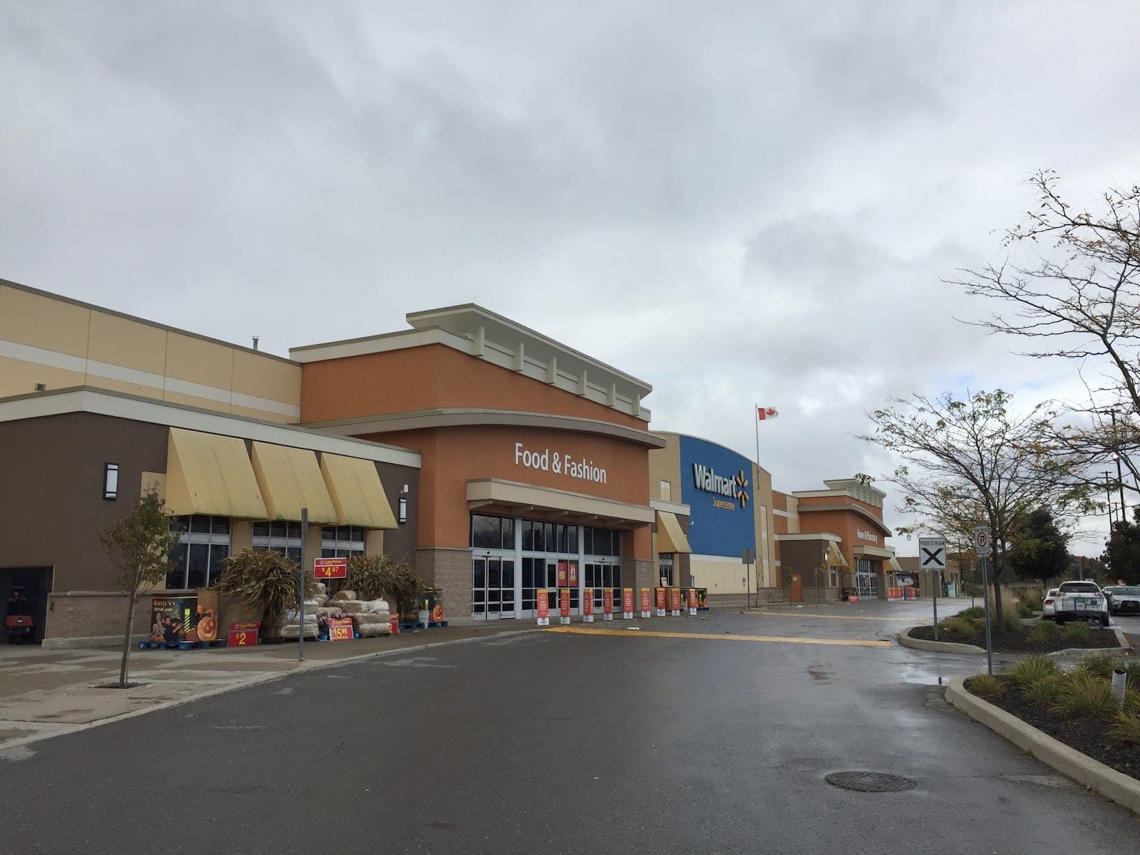 Walmart Pharmacy (photo: XING CHEN, via Google)