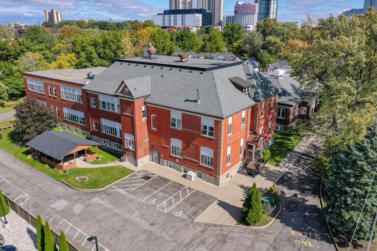 Cavendish Manor Retirement Residence - Photo 1