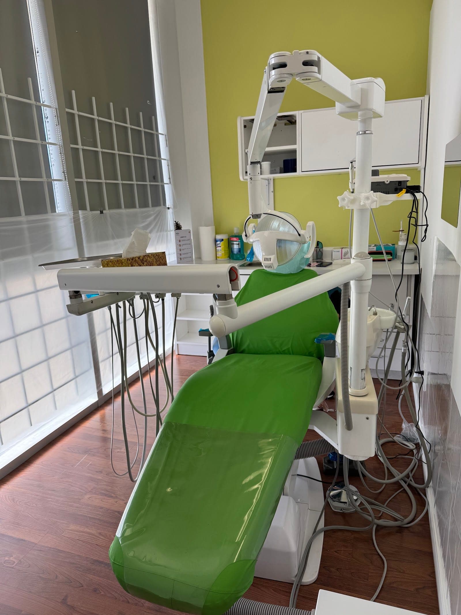 Sunny Denture Studio 阳光假牙 (photo: Xu e M ei Su, via Google)
