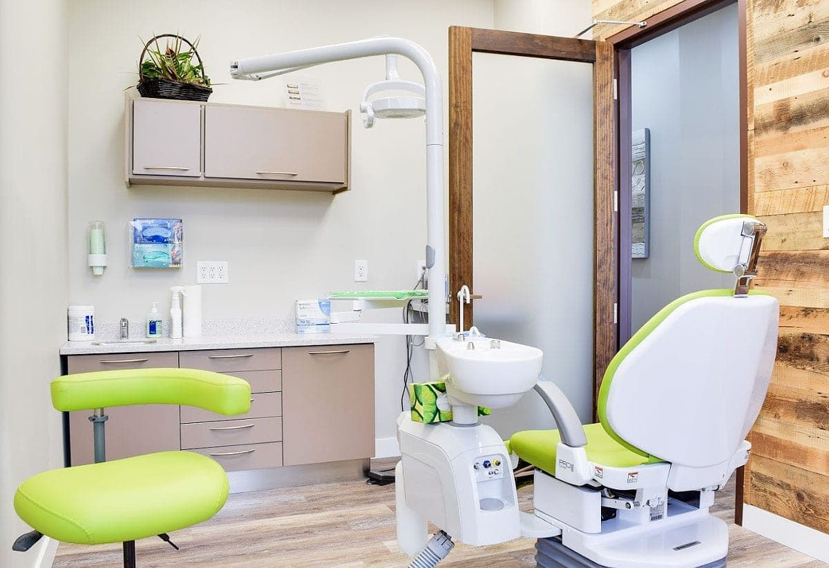 SeniorHome.ca - Denture Clinic Edyta Foltyn DD