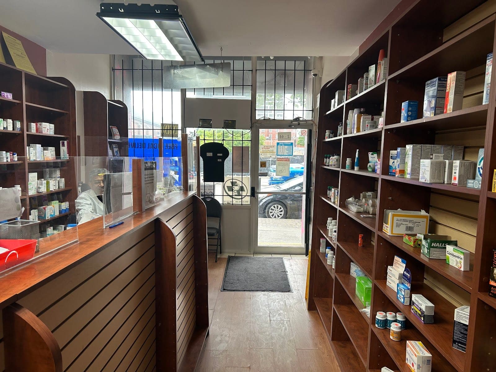 Oshawa Discount Pharmacy (photo: Dhruv Patel, via Google)