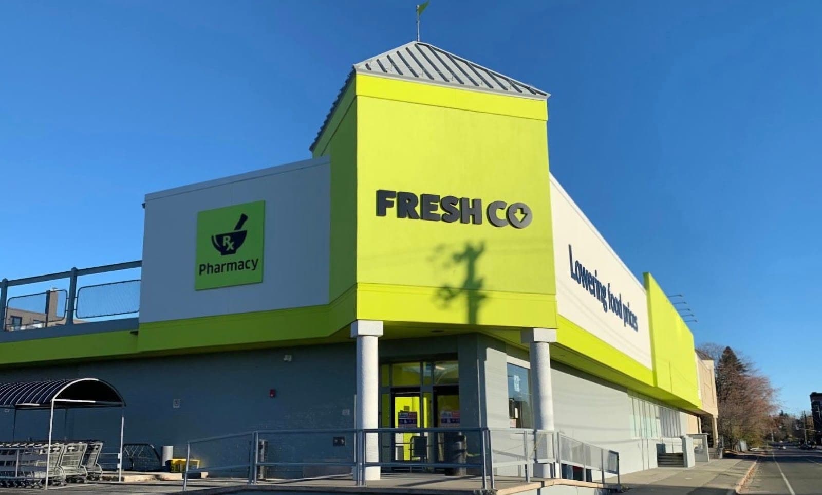FreshCo Pharmacy Thunder Bay (photo: Lazarus, via Google)