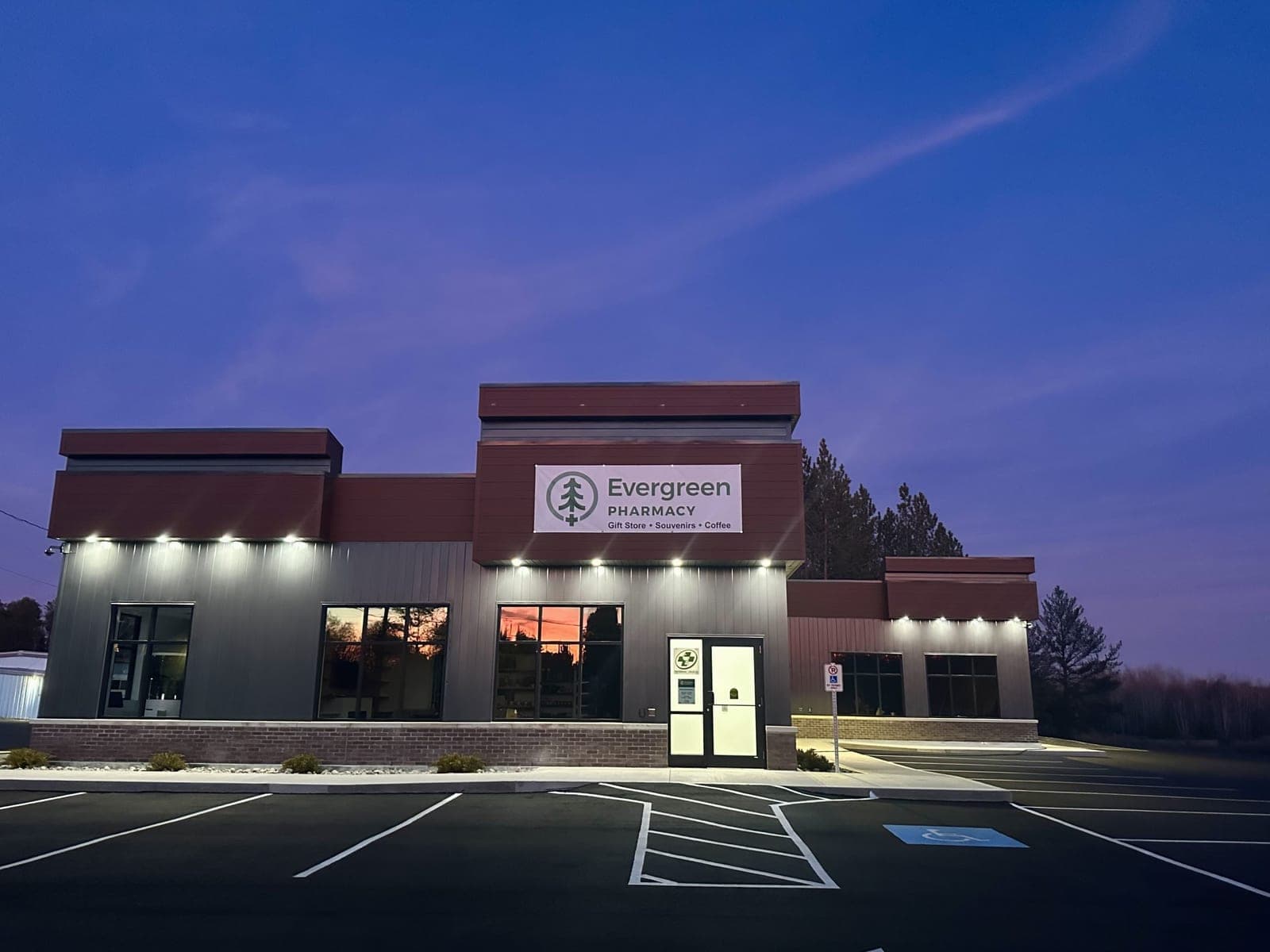 SeniorHome.ca - Evergreen Pharmacy - Rosslyn