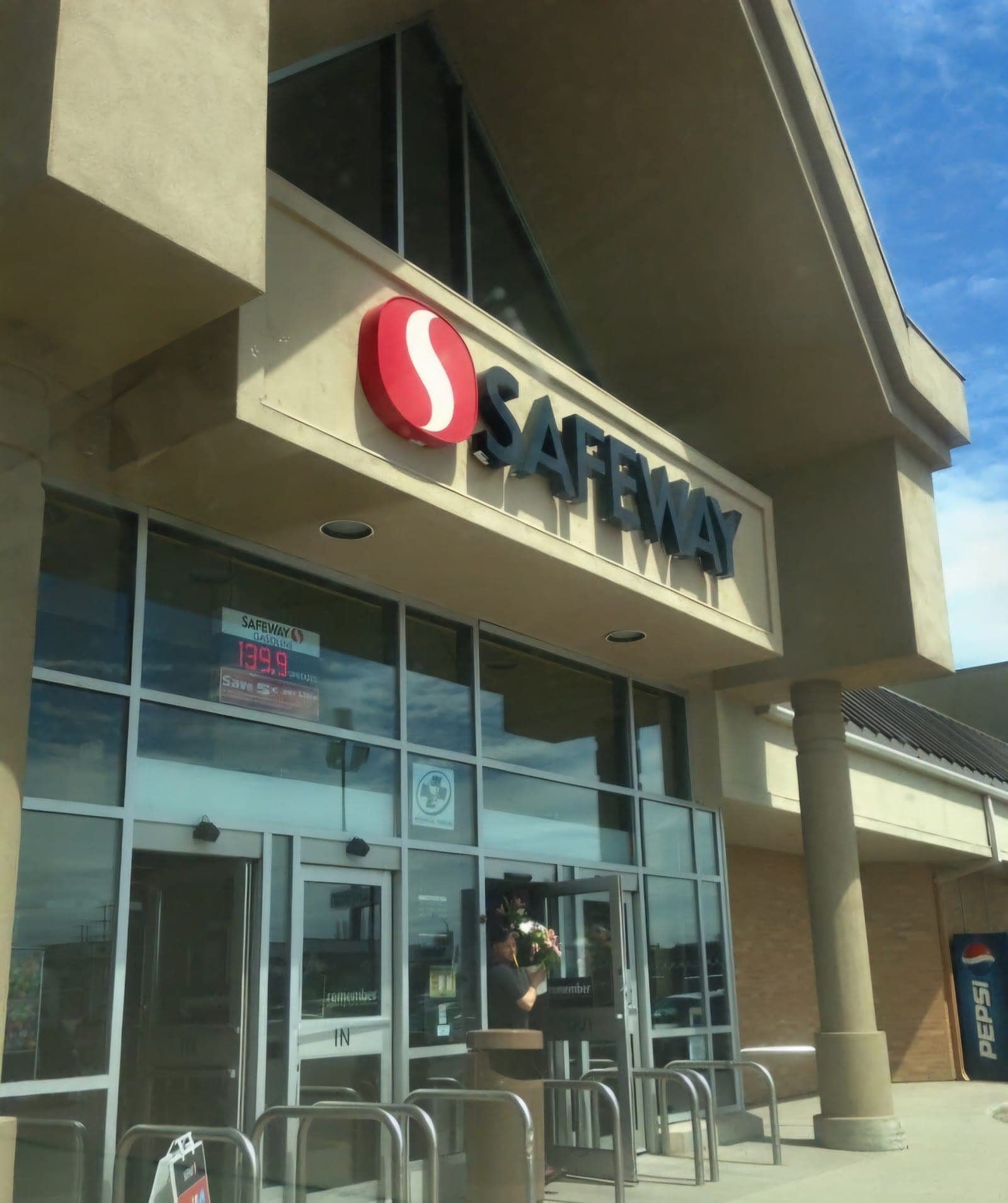 Safeway Pharmacy Arthur Street (photo: Lazarus, via Google)
