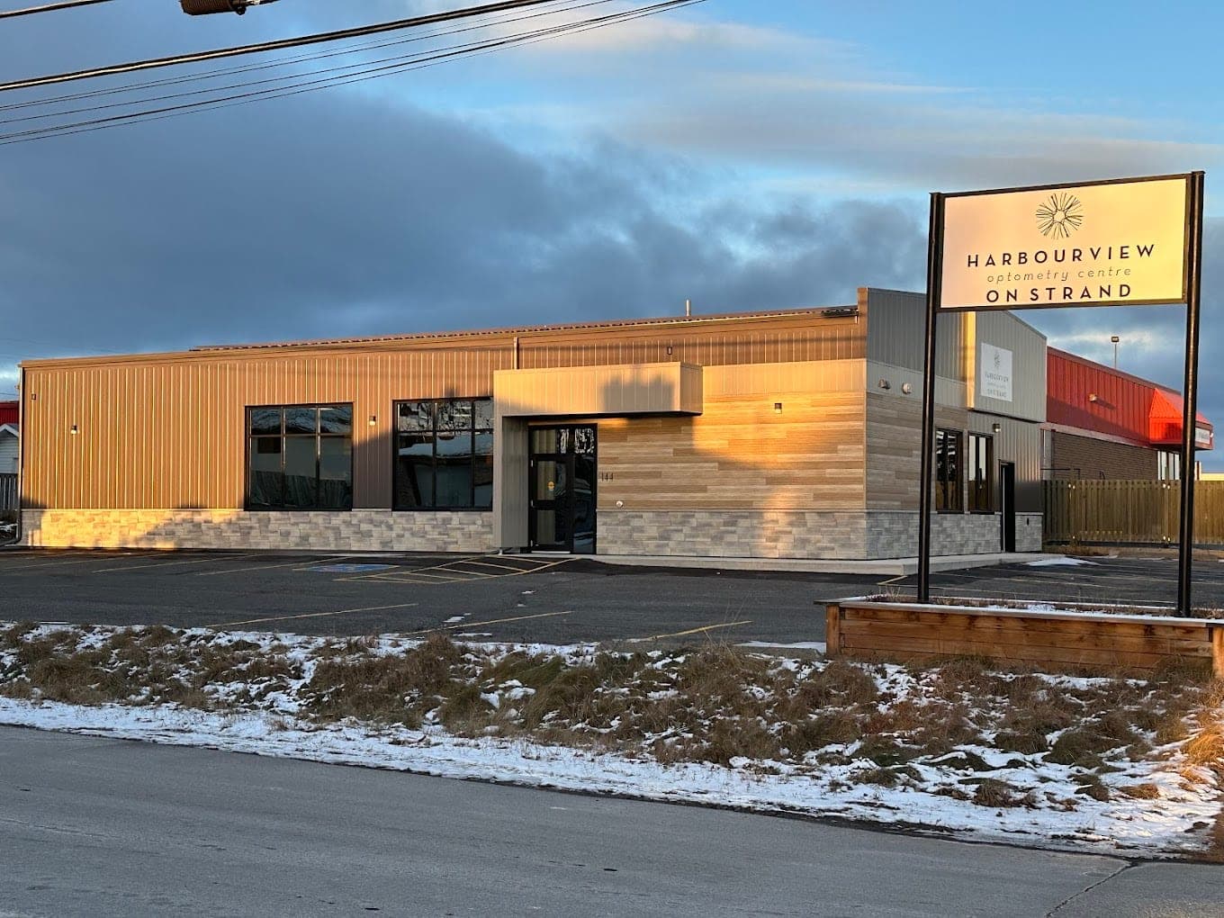 SeniorHome.ca - Harbourview Optometry Centre On Strand