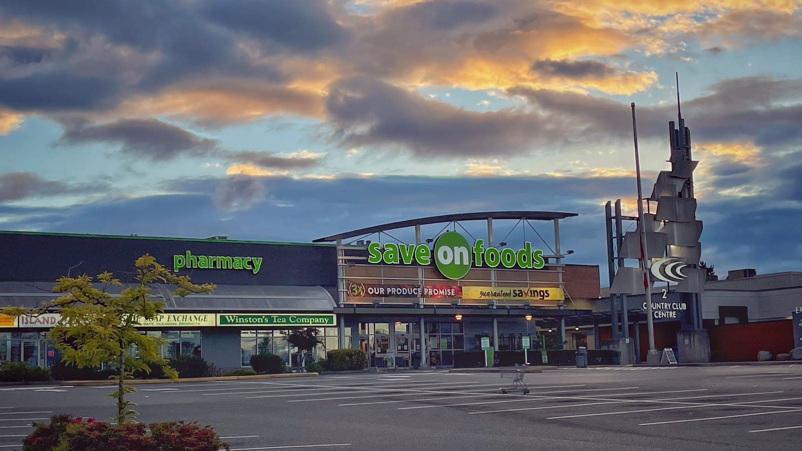 Save-On-Foods (photo: Wojciech Ziemkiewicz, via Google)