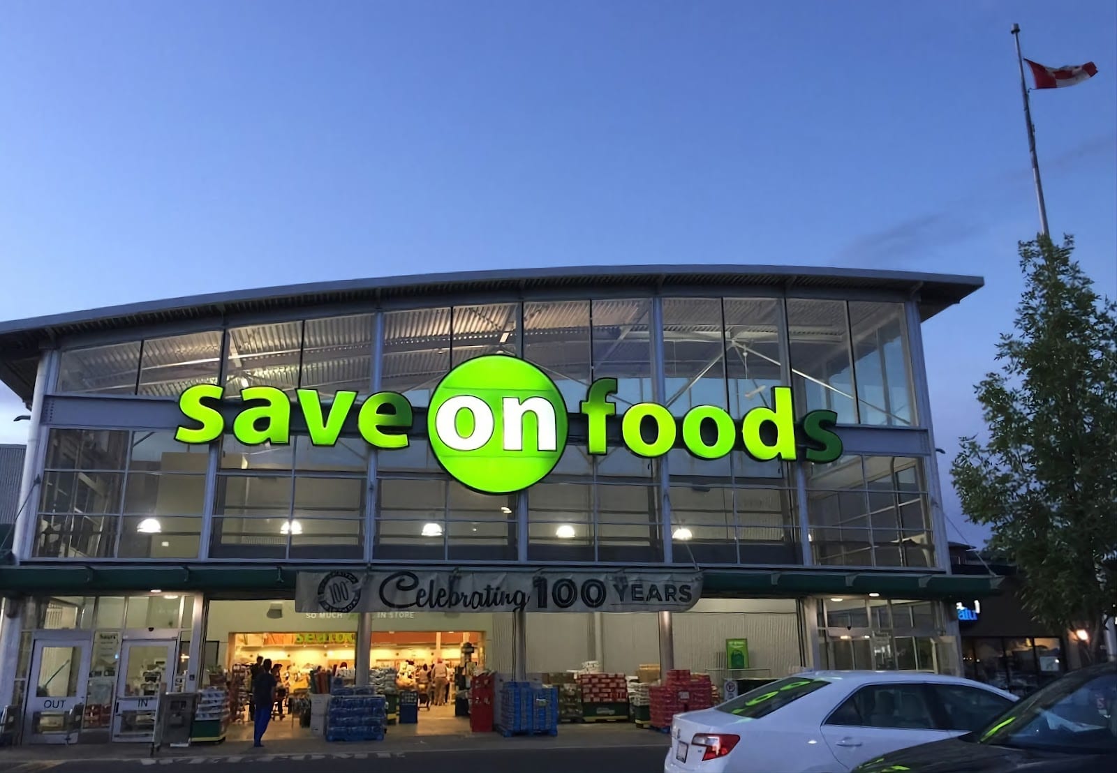 Save-On-Foods Pharmacy (photo: Lazarus, via Google)