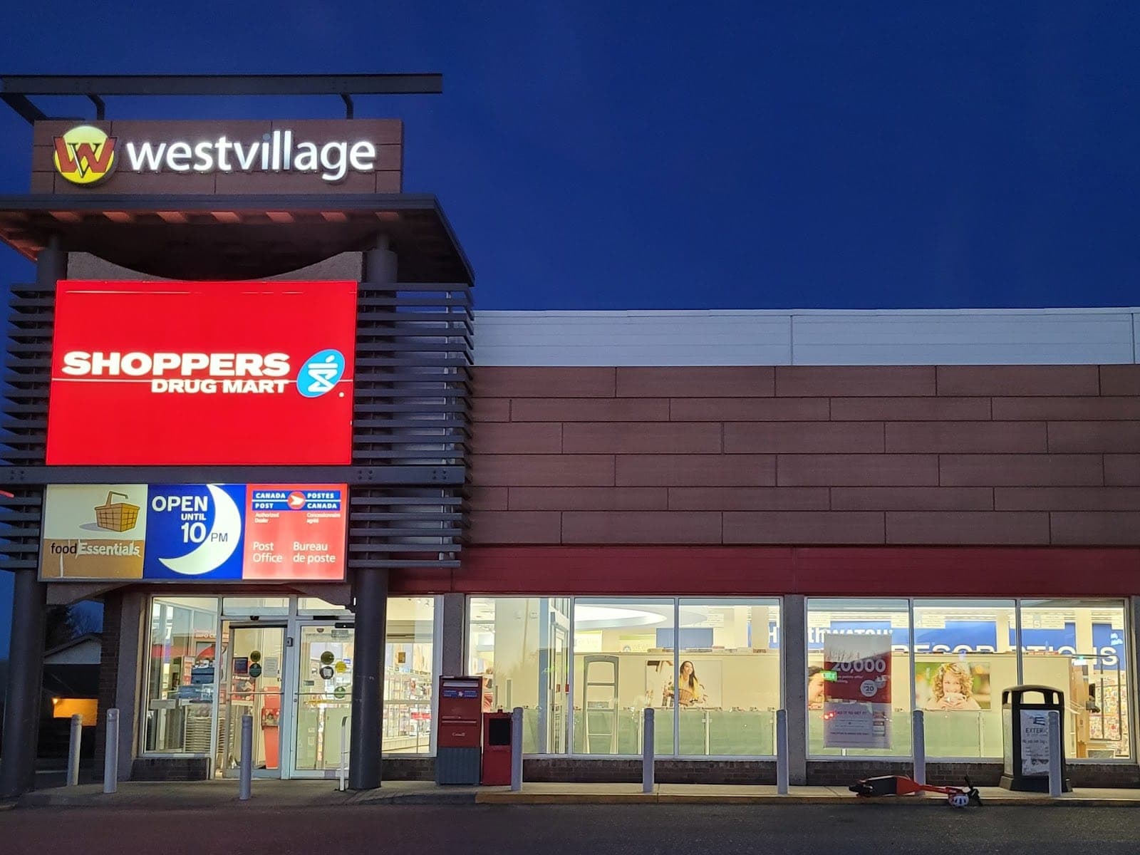 Shoppers Drug Mart (photo: diane kohl, via Google)