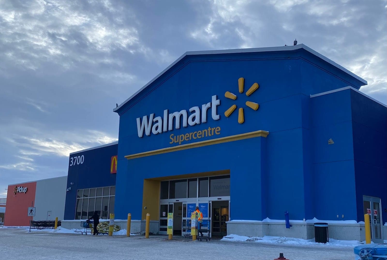 Walmart Pharmacy (photo: Randy Peters, via Google)