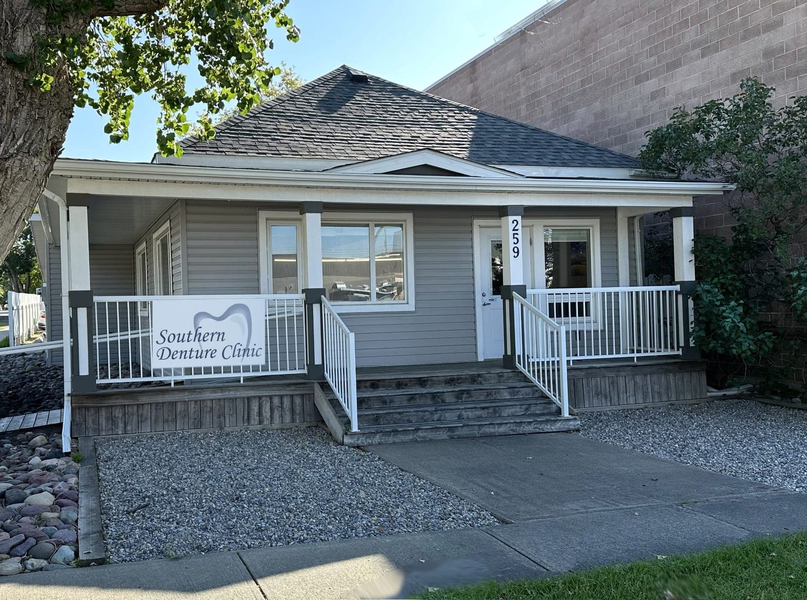 SeniorHome.ca - Southern Denture Clinic