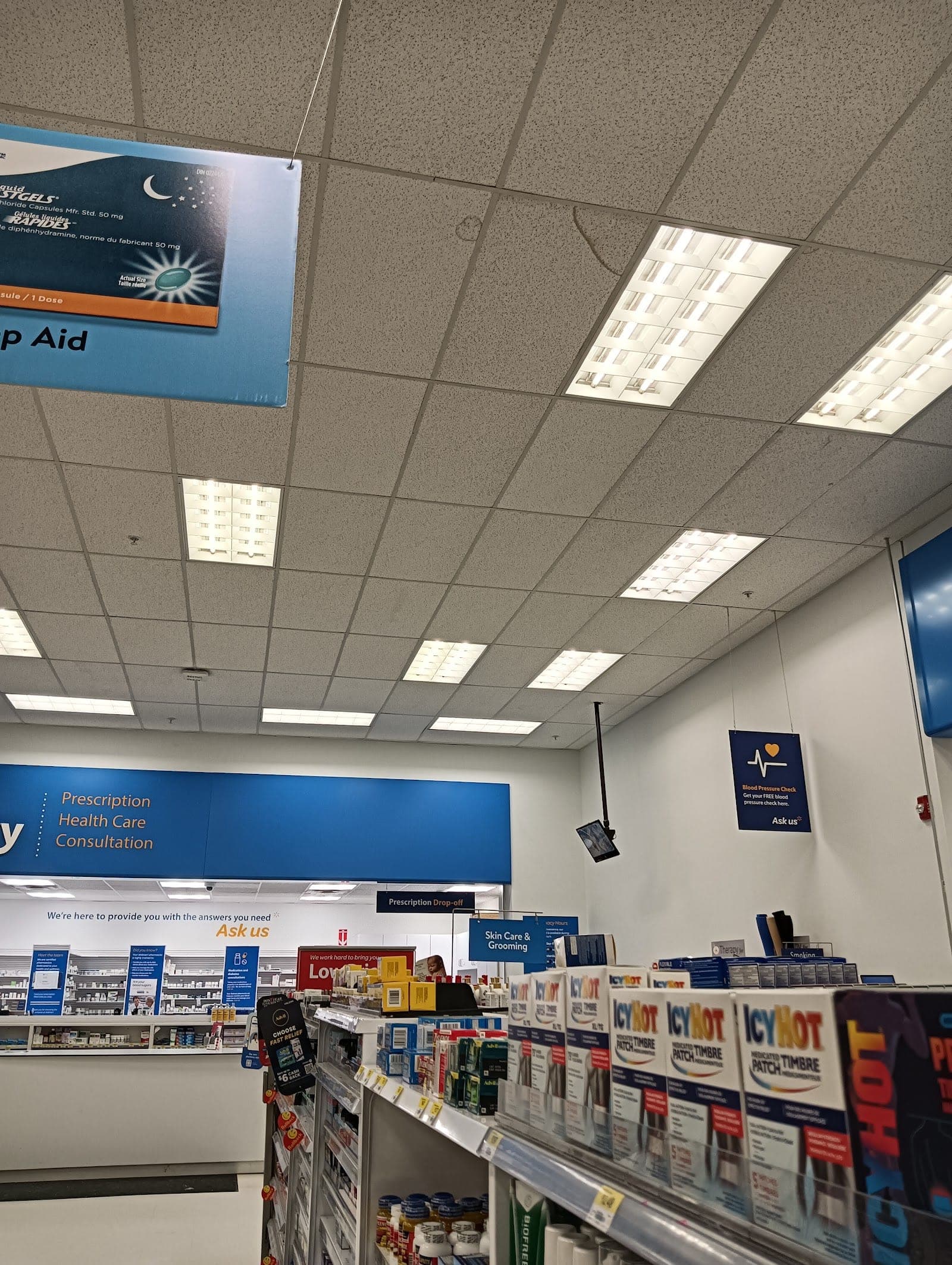 Walmart Pharmacy (photo: Doreen, via Google)