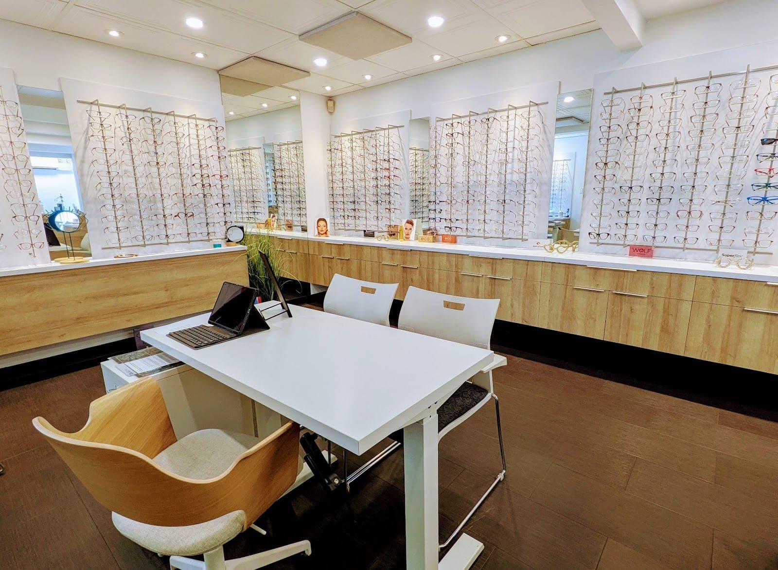 Johanne Paradis Opticienne (photo: La fabrique optique Optométristes et Opticiens - Saint-Hyacinthe (Anciennement Johanne Paradis opticienne), via Google)