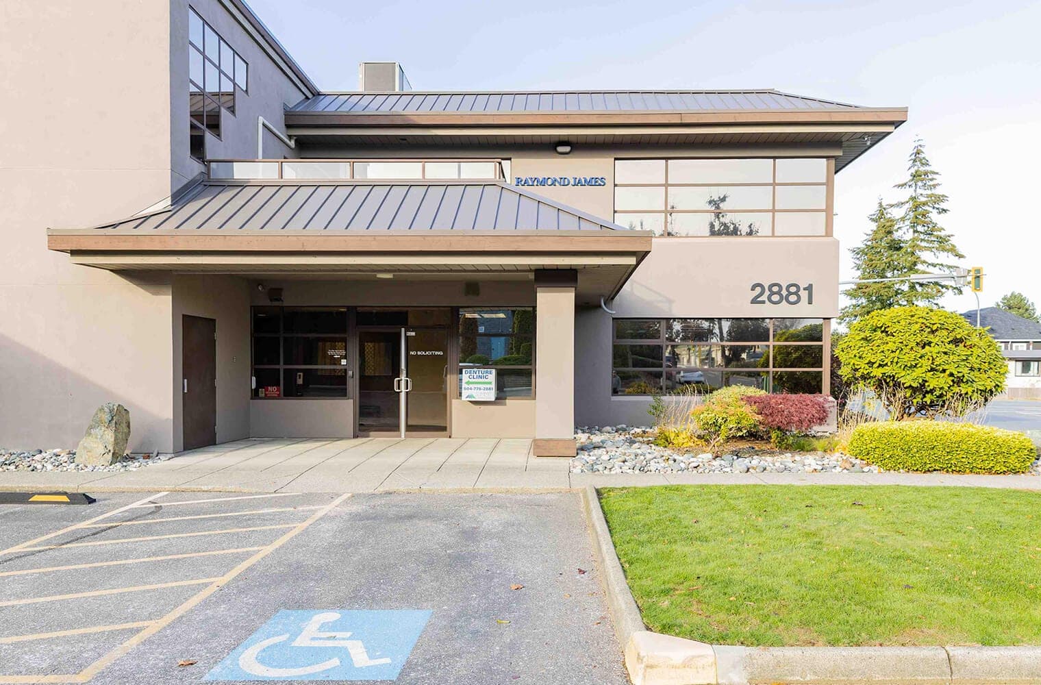 SeniorHome.ca - Summit Denture Clinic