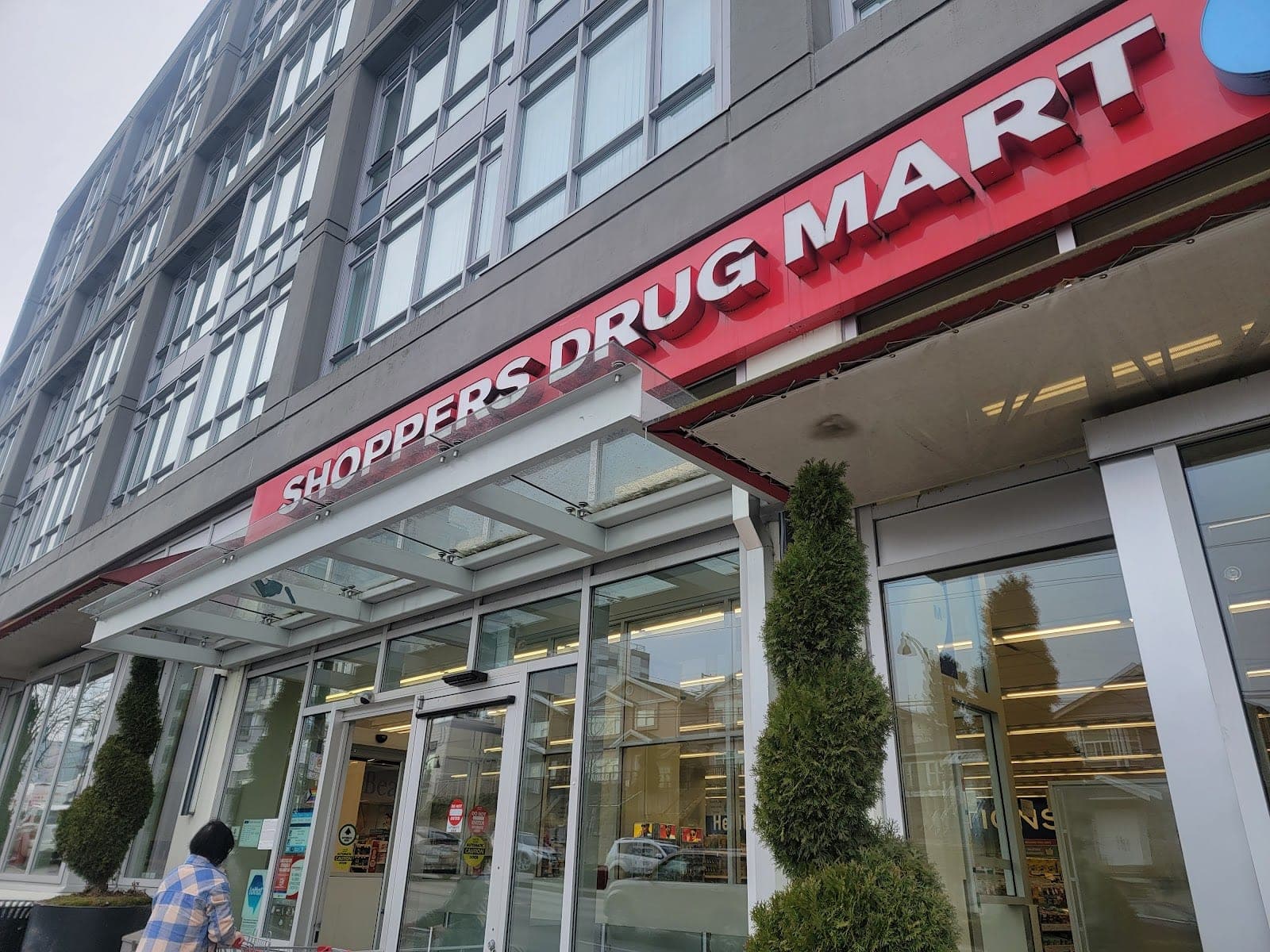 Shoppers Drug Mart (photo: D Y, via Google)