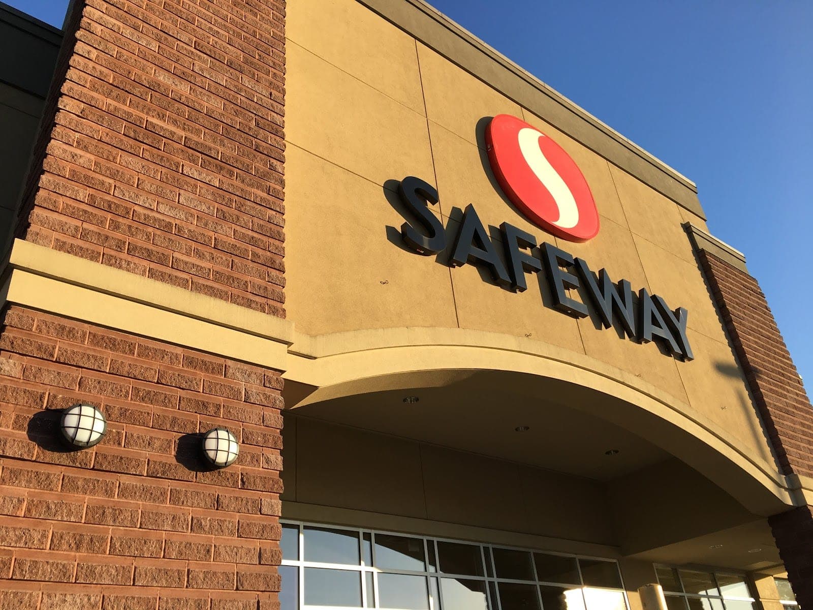 Safeway Pharmacy Burnaby Hgts (photo: Godwin C, via Google)